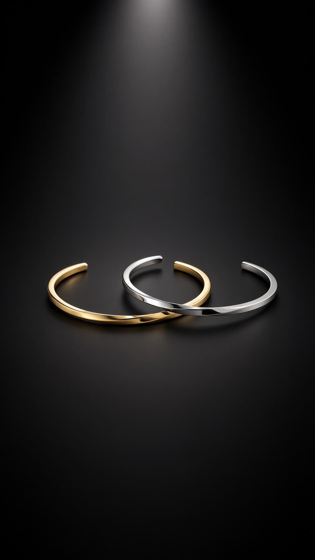 GLUCK Twist bangleのツイストデザインバングル